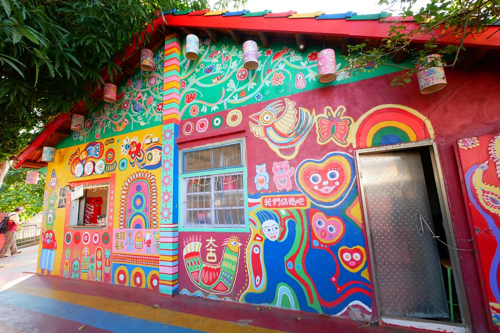 彩虹眷村┃台中景點：知名旅遊雜誌選為世界的秘密奇跡，可愛夢幻版的彩繪童話世界 @飛天璇的口袋