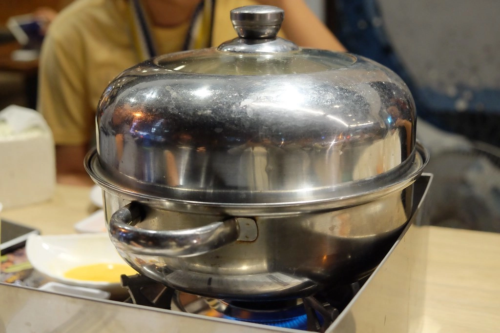 鮮食堂海鮮蒸鍋：一層一層堆疊的海鮮蒸鍋，澎湖海鮮就是鮮甜好吃沒話說 @飛天璇的口袋