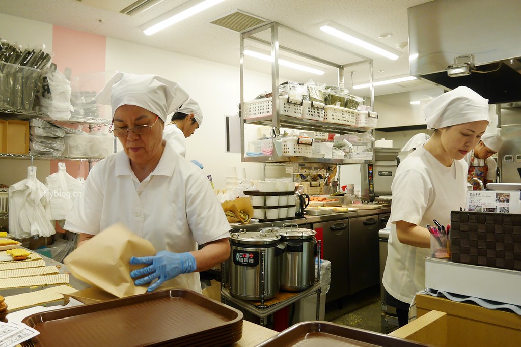 日本沖繩｜珀塔瑪豬排蛋飯糰．沖繩那霸國內機場美食，沖繩必吃苦瓜天婦羅口味 @飛天璇的口袋