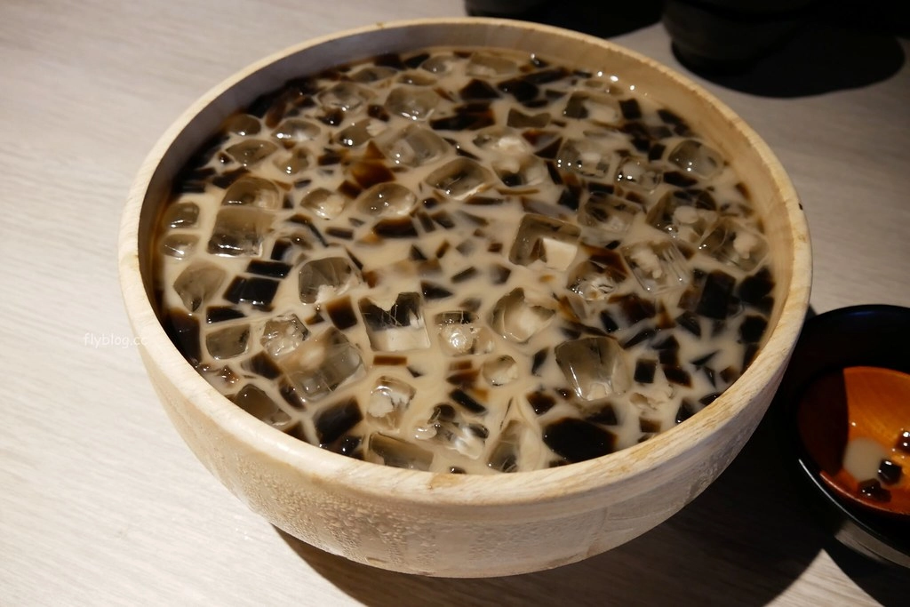 但馬屋涮涮鍋｜台中三井Outlet美食，日本黑毛和牛吃到飽在台第一間分店，日本百年歷史涮涮鍋、壽喜燒連鎖店 @飛天璇的口袋