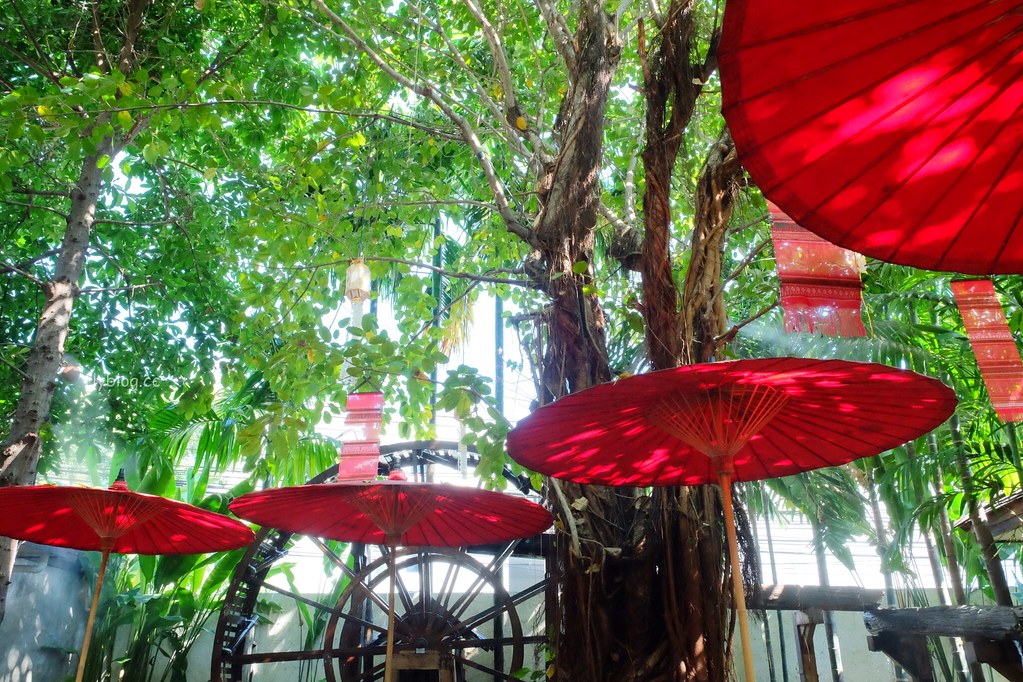 泰國清邁｜Fahtara Coffee，充滿蘭納風情的庭園咖啡館，tripadvisor古城區超人氣美食餐廳推薦 @飛天璇的口袋