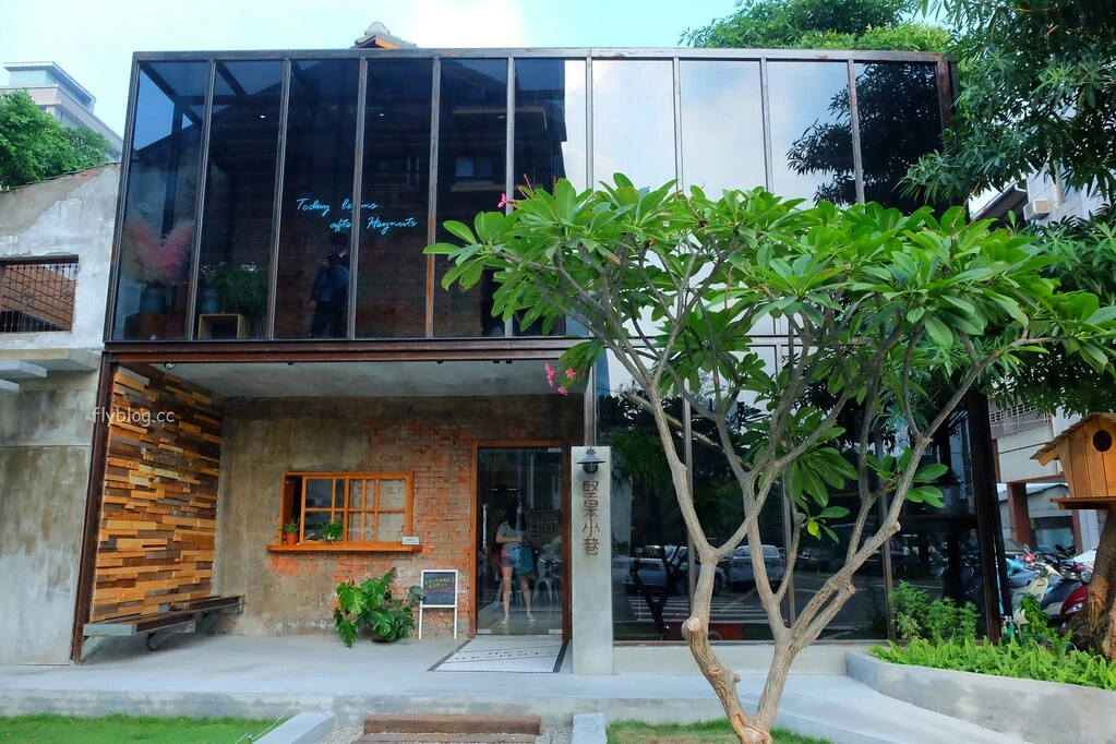 台中西區｜堅果小巷，超美落地窗玻璃屋老宅建築，餐點用心好吃變化性高 @飛天璇的口袋