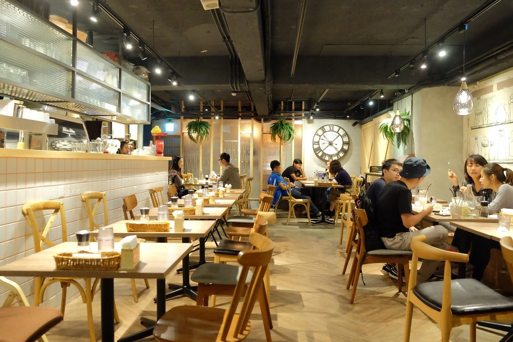 台北信義｜請請義大利麵逸仙店，餐點好吃份量又多，披薩甜點也很好吃，台北義式餐廳推薦 @飛天璇的口袋