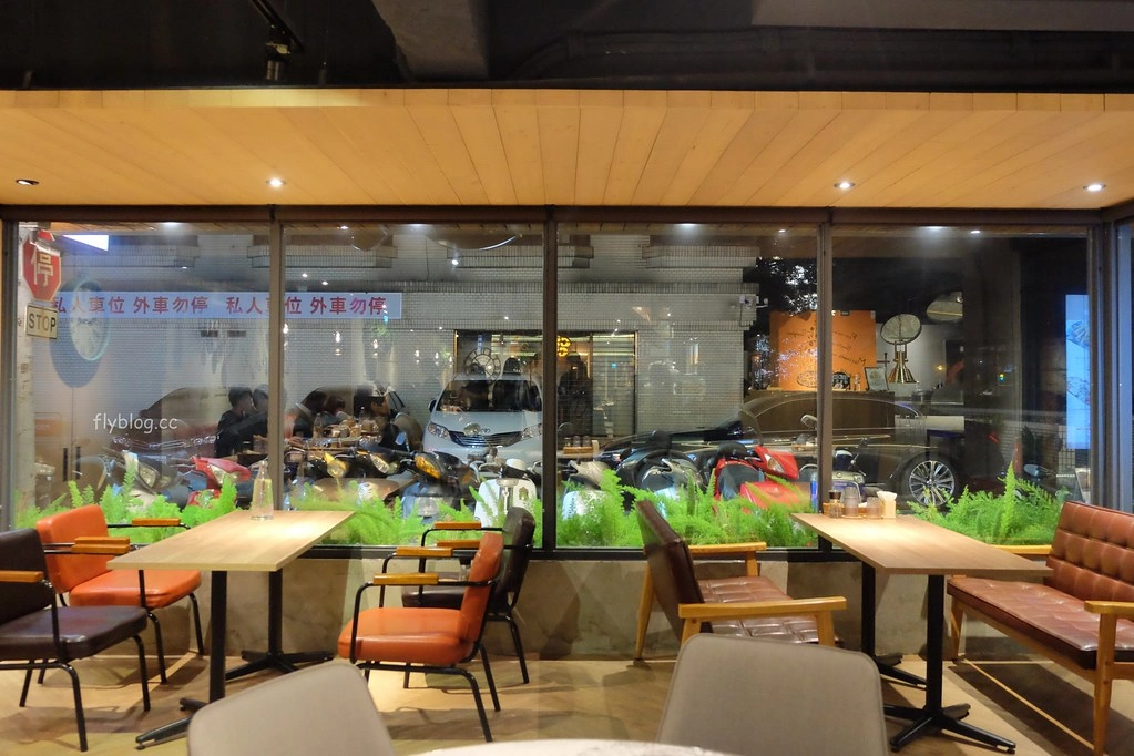 台北信義｜請請義大利麵逸仙店，餐點好吃份量又多，披薩甜點也很好吃，台北義式餐廳推薦 @飛天璇的口袋