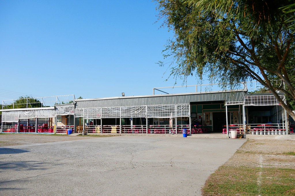 清泉崗羊肉爐｜社團網友大力推薦的精誠羊肉爐，好像在吃露天流水席的氛圍 @飛天璇的口袋