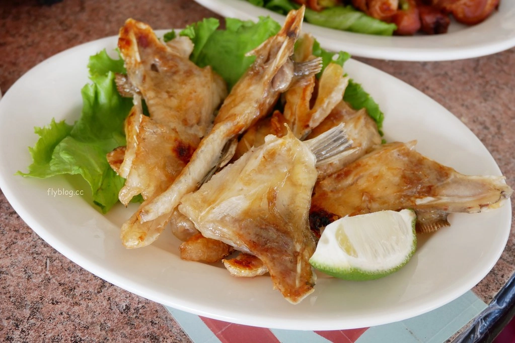 清泉崗羊肉爐｜社團網友大力推薦的精誠羊肉爐，好像在吃露天流水席的氛圍 @飛天璇的口袋