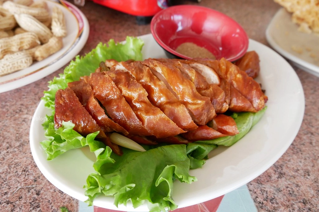 清泉崗羊肉爐｜社團網友大力推薦的精誠羊肉爐，好像在吃露天流水席的氛圍 @飛天璇的口袋