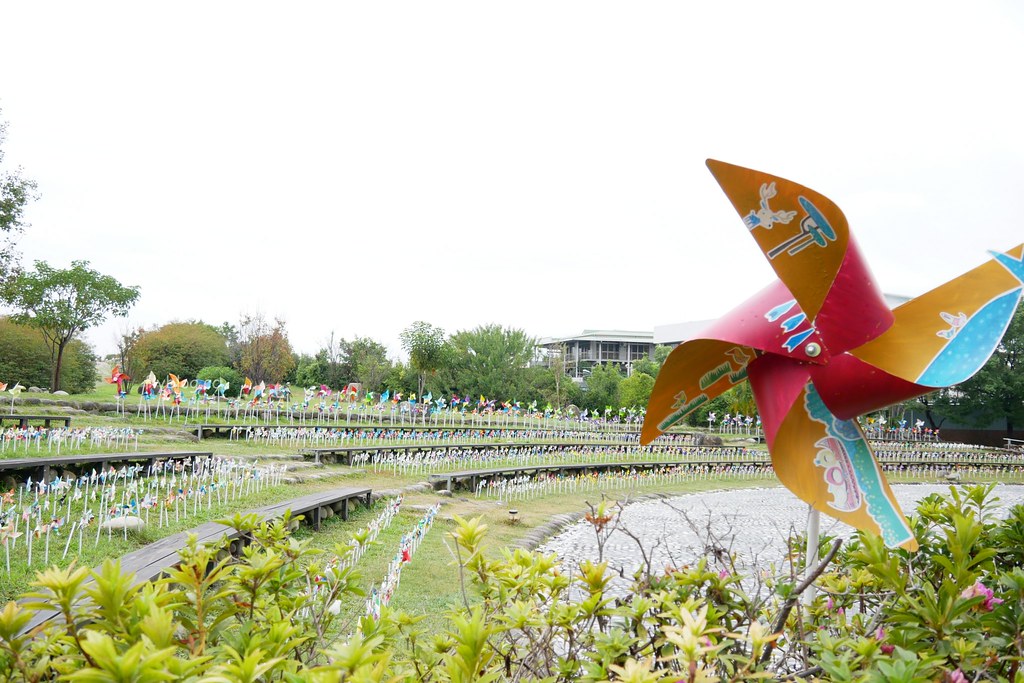 2018臺中藝術季”繽紛風車”裝置藝術┃台中太平：七大裝置藝術上千繽紛風車，屯區藝文中心最新拍照打卡點 @飛天璇的口袋