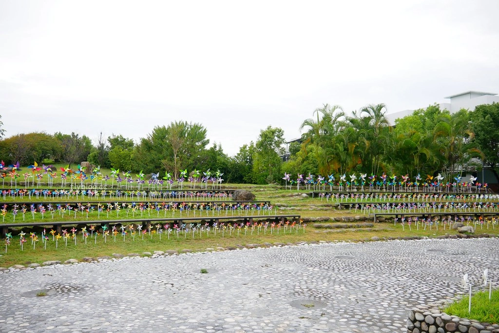2018臺中藝術季”繽紛風車”裝置藝術┃台中太平：七大裝置藝術上千繽紛風車，屯區藝文中心最新拍照打卡點 @飛天璇的口袋
