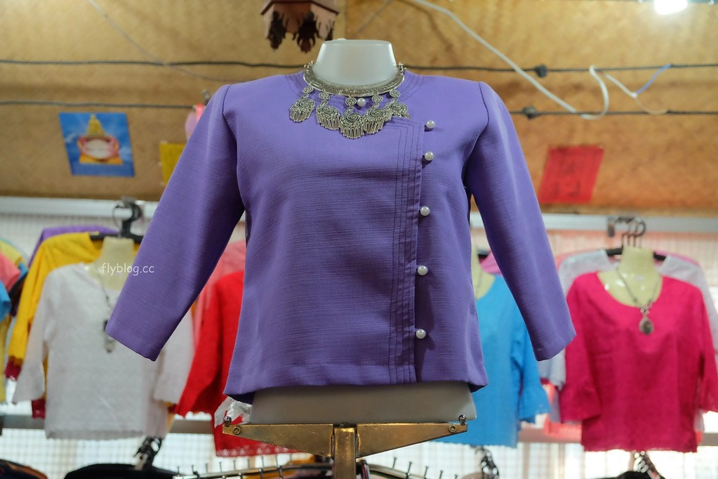 泰國南奔｜南奔一日遊｜Wat Phra That Hariphunchai泰國人一輩子一定要來一次的地方、OTOP泰國首座橋上蘭納式風格屋頂市場、Wat Ku Kut千年歷史的寺廟 @飛天璇的口袋