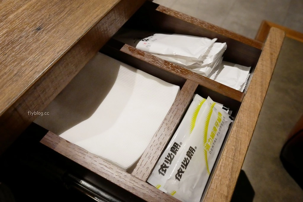 台中南屯｜老常在麻辣火鍋．輕井澤集團麻辣火鍋，鍋底吃不完還可以打包 @飛天璇的口袋