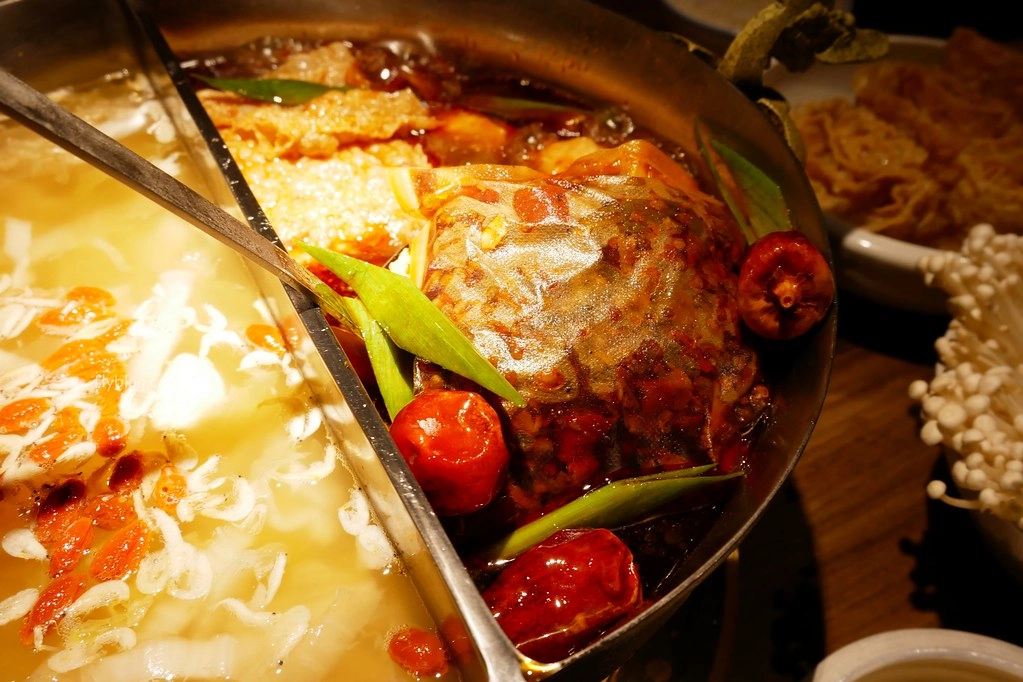 台中南屯｜老常在麻辣火鍋．輕井澤集團麻辣火鍋，鍋底吃不完還可以打包 @飛天璇的口袋