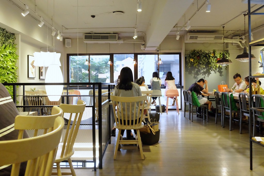 PIEPAI Cafe┃桃園美食：超夢幻網美咖啡館，桃園IG打卡名店，甜點夢幻又好拍，寵物友善餐廳 @飛天璇的口袋