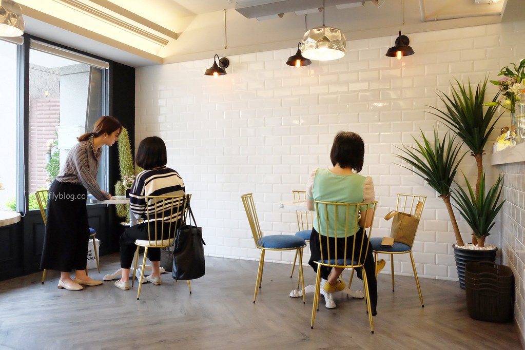 PIEPAI Cafe┃桃園美食：超夢幻網美咖啡館，桃園IG打卡名店，甜點夢幻又好拍，寵物友善餐廳 @飛天璇的口袋