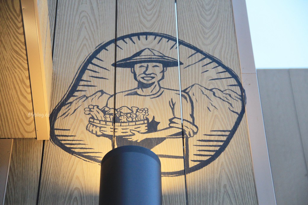 新社郵局｜充滿童趣的可愛郵局，以地方特產香菇為主題，櫻花盛開時更添浪漫 @飛天璇的口袋