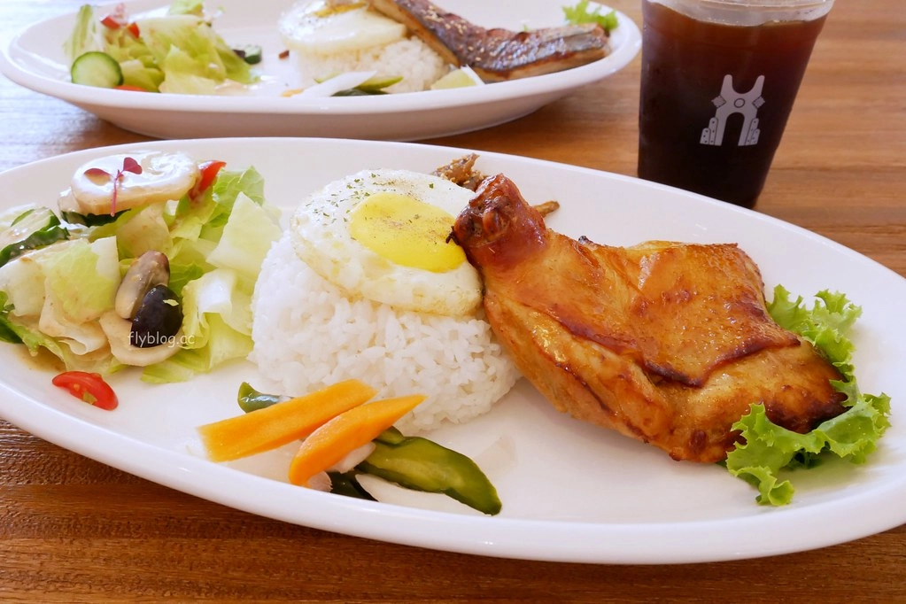 貓門．MOMENT┃台中南屯：彩虹眷村對面景觀餐點，環境不錯餐點我覺得還有進步空間 @飛天璇的口袋
