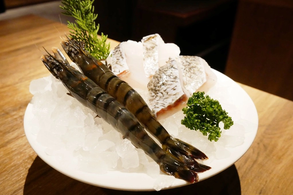 台中南屯｜老常在麻辣火鍋．輕井澤集團麻辣火鍋，鍋底吃不完還可以打包 @飛天璇的口袋