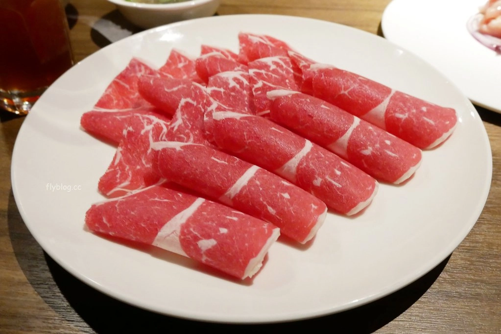 台中南屯｜老常在麻辣火鍋．輕井澤集團麻辣火鍋，鍋底吃不完還可以打包 @飛天璇的口袋