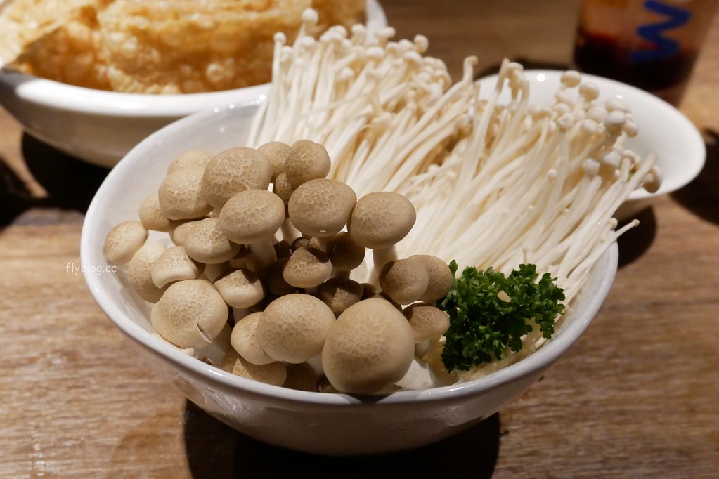 台中南屯｜老常在麻辣火鍋．輕井澤集團麻辣火鍋，鍋底吃不完還可以打包 @飛天璇的口袋