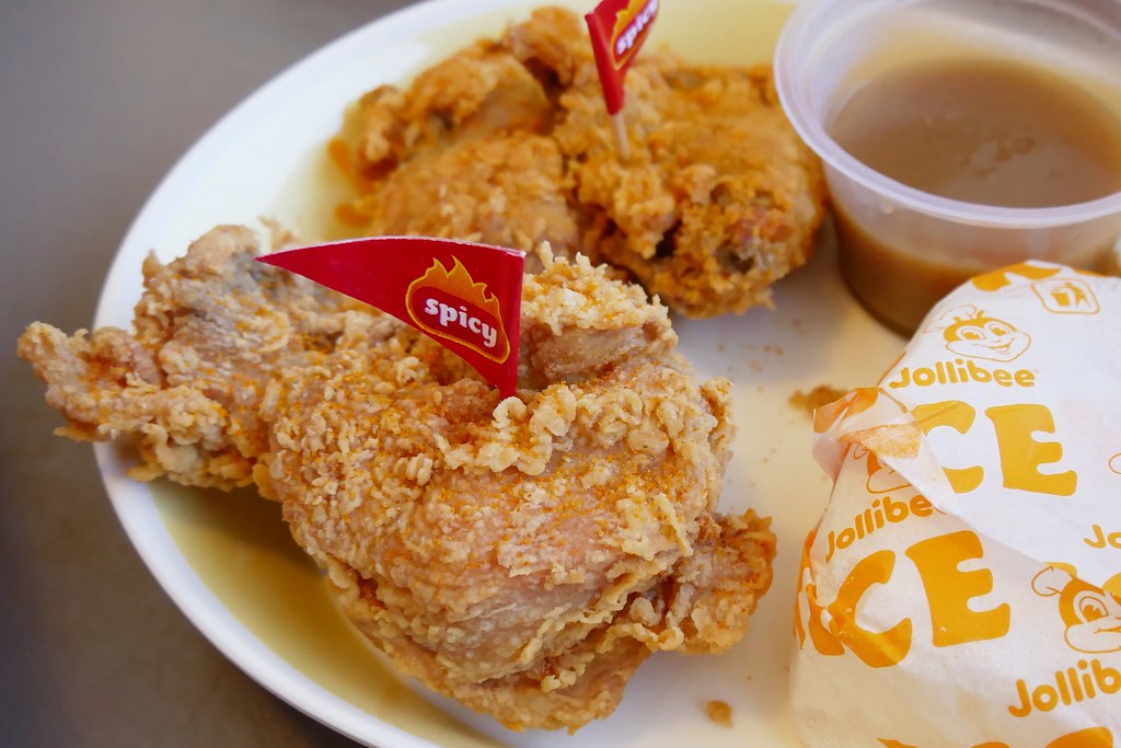Jollibee．快樂蜂┃馬尼拉機場美食：菲律賓超人氣速食店，有菲律賓肯德基的美喻，全球連鎖將近4000家分店 @飛天璇的口袋