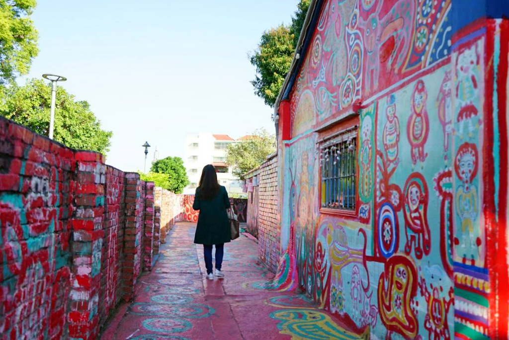 彩虹眷村┃台中景點：知名旅遊雜誌選為世界的秘密奇跡，可愛夢幻版的彩繪童話世界 @飛天璇的口袋