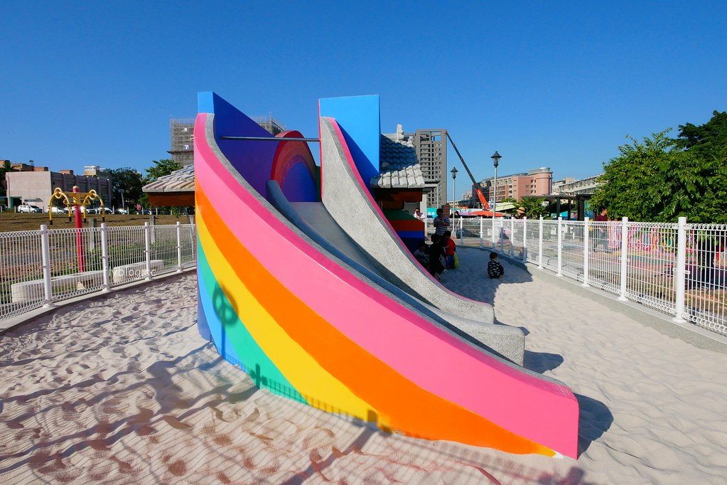 彩虹眷村┃台中景點：知名旅遊雜誌選為世界的秘密奇跡，可愛夢幻版的彩繪童話世界 @飛天璇的口袋