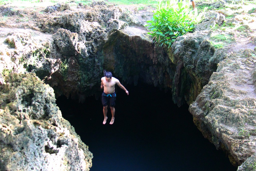薄荷島景點：清涼消暑湛藍海水的神秘洞穴Cabagnow Cave Pool，細白如雪清澈見底的美麗沙灘Quinale Beach @飛天璇的口袋