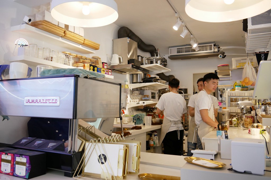 台北中正｜Jelly Jelly慢工烘焙，純白建築IG超夯打卡店，網路熱門甜點店轉實體店家 @飛天璇的口袋