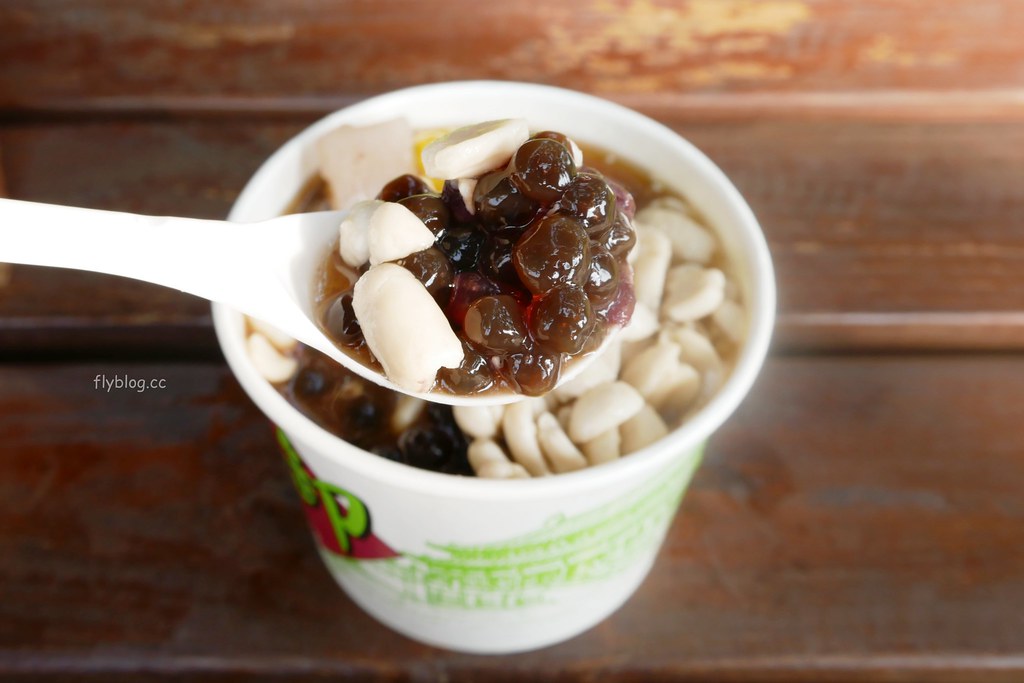 台中西區｜民生路無名豆花．一天只營業4.5小時的豆花店，9種配料滿滿滿只要50元 @飛天璇的口袋