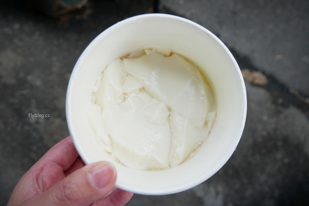 台中西區｜民生路無名豆花．一天只營業4.5小時的豆花店，9種配料滿滿滿只要50元 @飛天璇的口袋