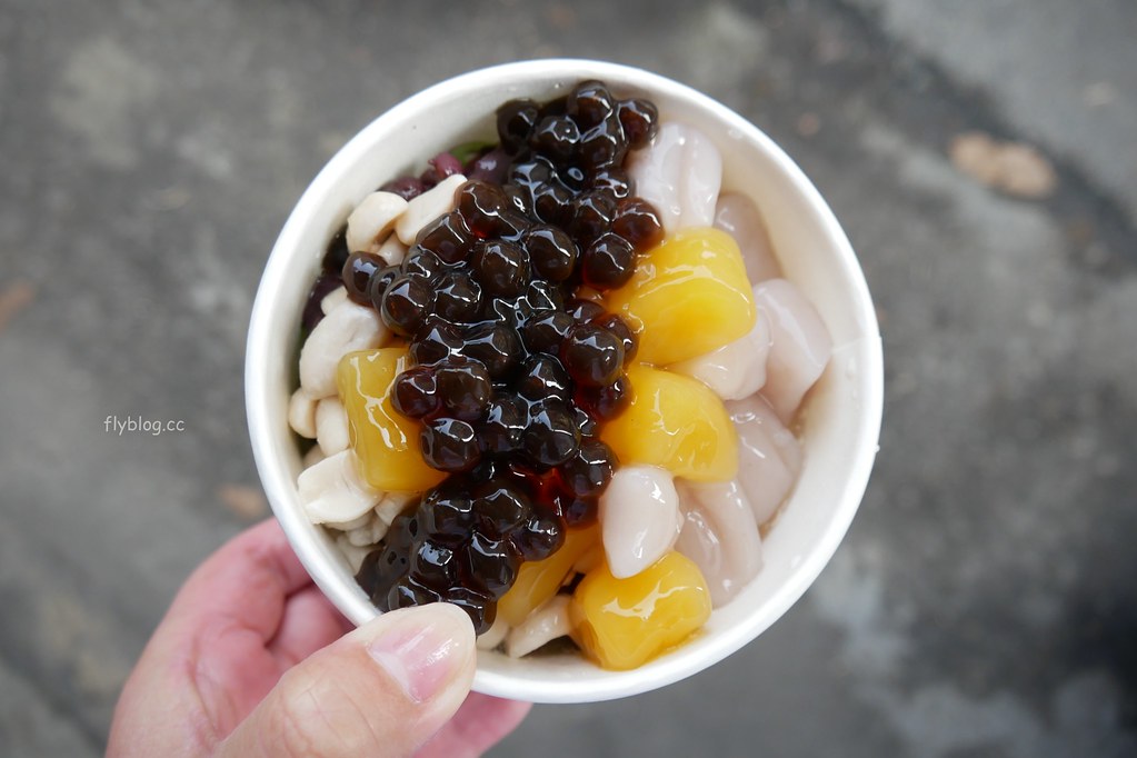 台中西區｜民生路無名豆花．一天只營業4.5小時的豆花店，9種配料滿滿滿只要50元 @飛天璇的口袋