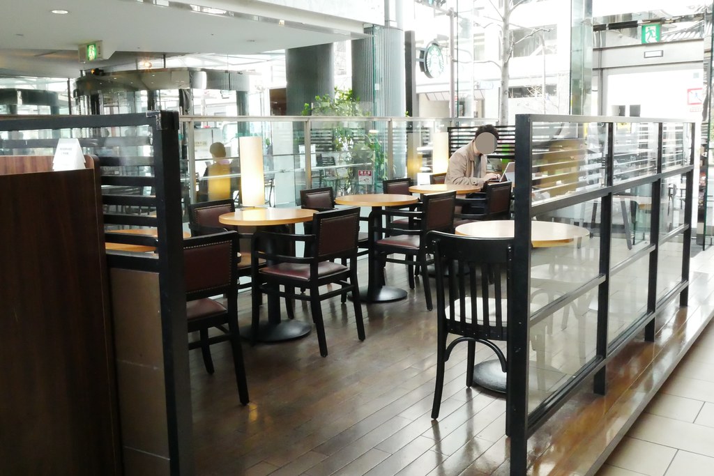 日本京都｜六角堂 X 星巴克｜日本Starbucks特色店，坐在落地窗前欣賞千年佛寺櫻花美景 @飛天璇的口袋