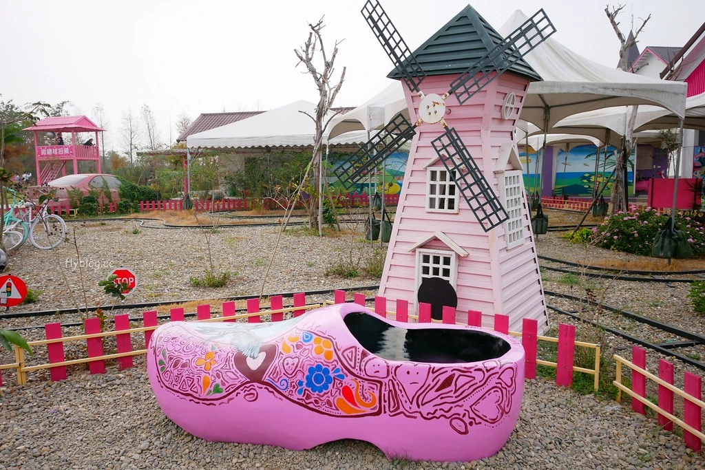 雲林古坑｜古坑珍．粉紅城堡．水漾森林教堂：充滿浪漫氛圍的童話森林~粉紅城堡、大草原、彩虹步道、水漾森林，情侶約會和親子旅遊的好地方 @飛天璇的口袋