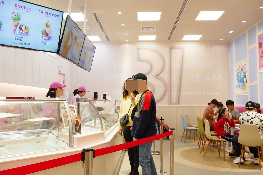 31冰淇淋┃台中三井：風靡美國的31冰淇淋又回台灣了，顏色紛繽濃郁滑順的好味道 @飛天璇的口袋