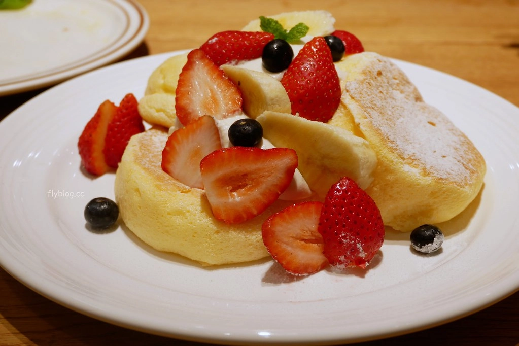 J.S. FOODIES TOKYO┃台中三井：來自日本東京FLIPPER’S奇蹟的舒芙蕾鬆餅，個人最愛的台中三井outlet下午茶甜點 @飛天璇的口袋