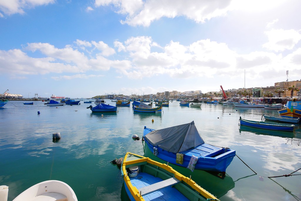 馬爾他 Malta｜馬爾薩什洛克 Marsaxlokk．五彩繽紛的小漁村，如油畫般的唯美浪漫 @飛天璇的口袋