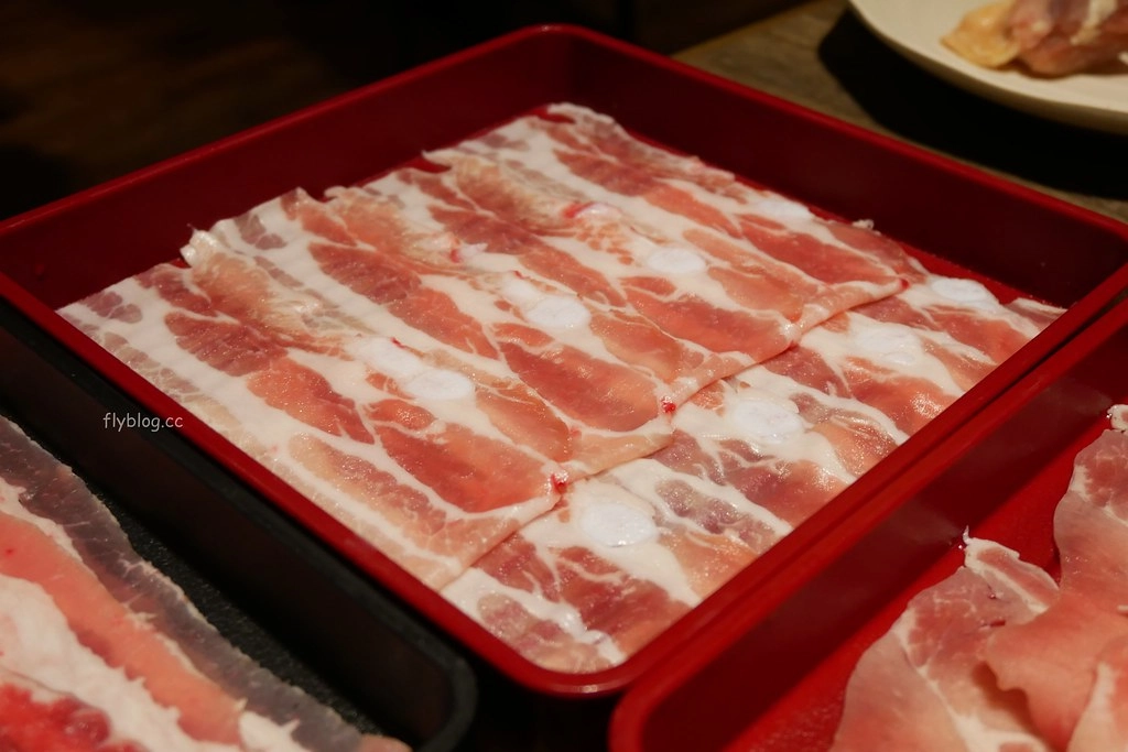 但馬屋涮涮鍋｜台中三井Outlet美食，日本黑毛和牛吃到飽在台第一間分店，日本百年歷史涮涮鍋、壽喜燒連鎖店 @飛天璇的口袋