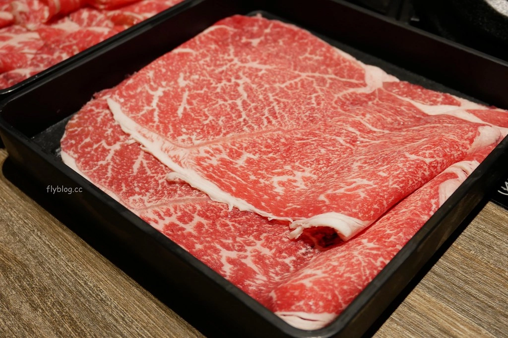 但馬屋涮涮鍋｜台中三井Outlet美食，日本黑毛和牛吃到飽在台第一間分店，日本百年歷史涮涮鍋、壽喜燒連鎖店 @飛天璇的口袋