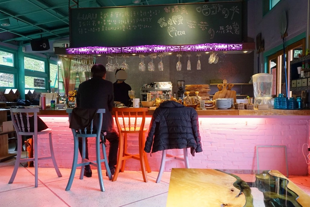 新竹香山｜Luau Pizza 柴寮披薩｜充滿異國風情的魔法小木屋，享受美食的同時又可以接觸大自然，新竹香山IG熱門打卡景點 @飛天璇的口袋
