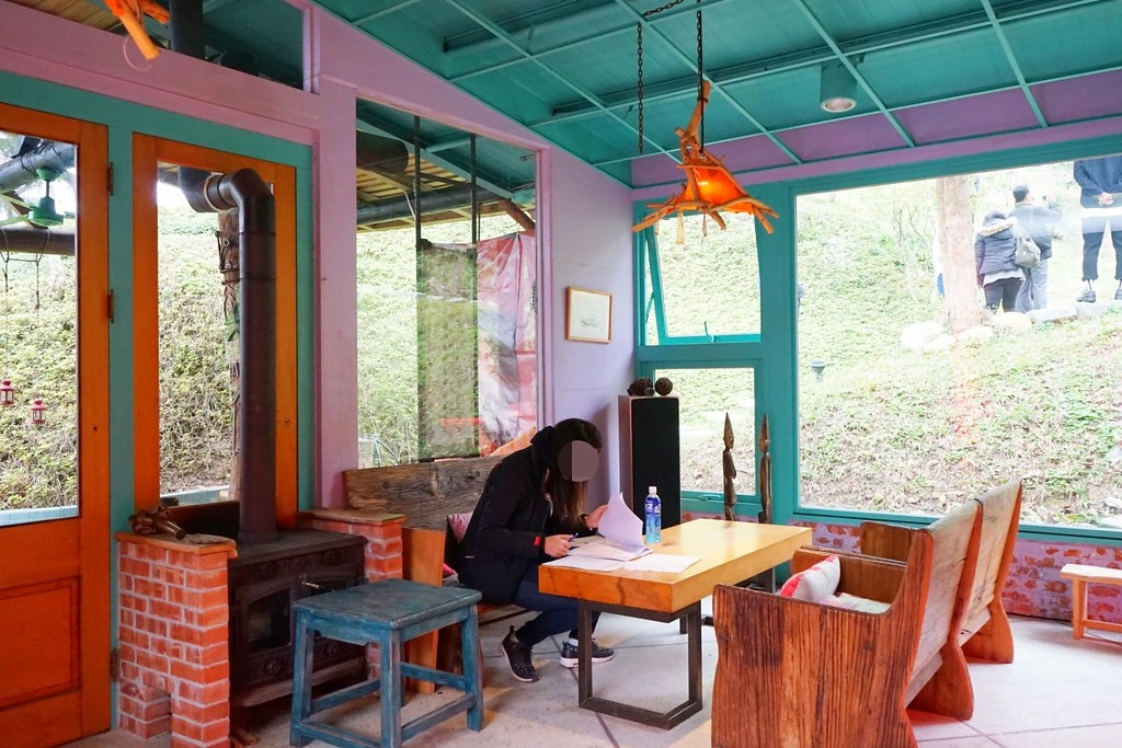 新竹香山｜Luau Pizza 柴寮披薩｜充滿異國風情的魔法小木屋，享受美食的同時又可以接觸大自然，新竹香山IG熱門打卡景點 @飛天璇的口袋