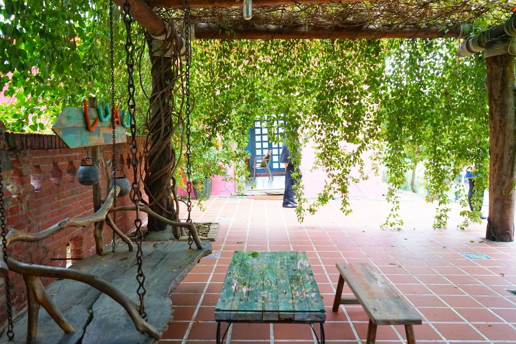 新竹香山｜Luau Pizza 柴寮披薩｜充滿異國風情的魔法小木屋，享受美食的同時又可以接觸大自然，新竹香山IG熱門打卡景點 @飛天璇的口袋