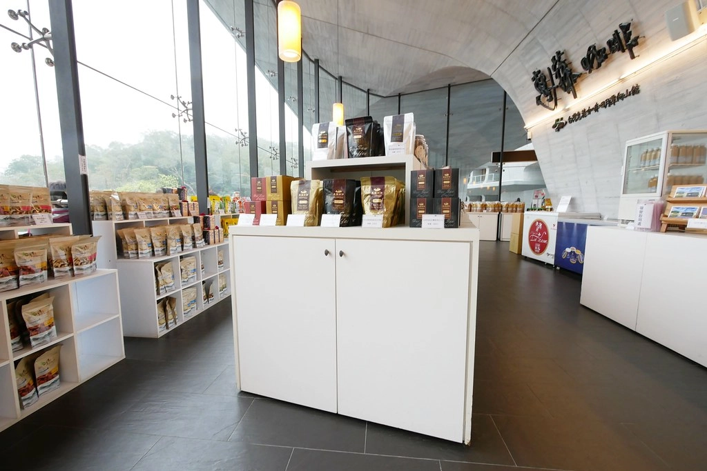 南投魚池｜向山遊客中心．日月潭必訪的水社碼頭，CNN評選世界最美的自由車道之一 @飛天璇的口袋