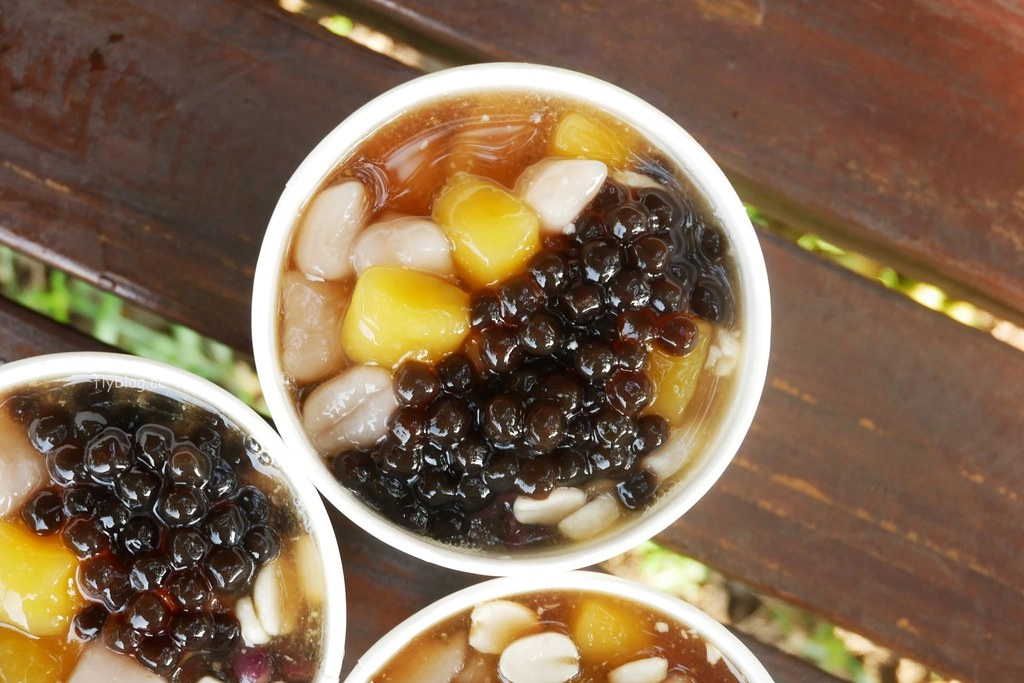 台中西區｜民生路無名豆花．一天只營業4.5小時的豆花店，9種配料滿滿滿只要50元 @飛天璇的口袋