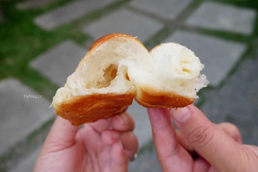 南投草屯｜田間小路五十一號麵包研究所．隱身草屯田野小路的麵包店，魔戒哈比村造型麵包工房 @飛天璇的口袋