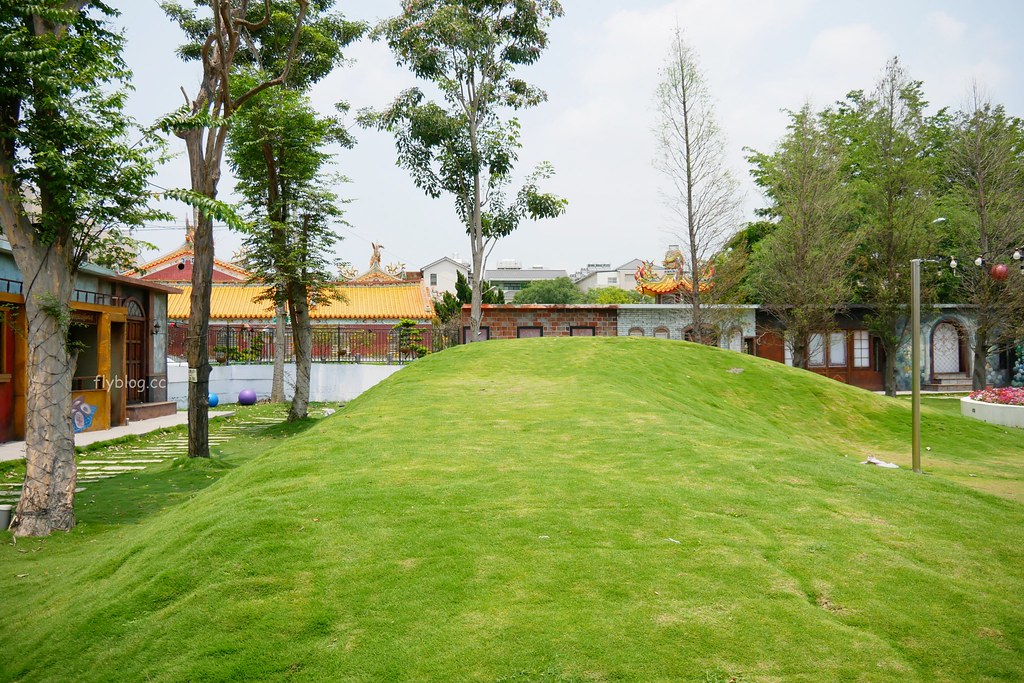 琉璃仙境｜員林超夯拍照景點琉璃仙境，魔戒哈比村、峇里島風餐廳、哥德式教堂、希臘式建築、沙坑大草皮 @飛天璇的口袋