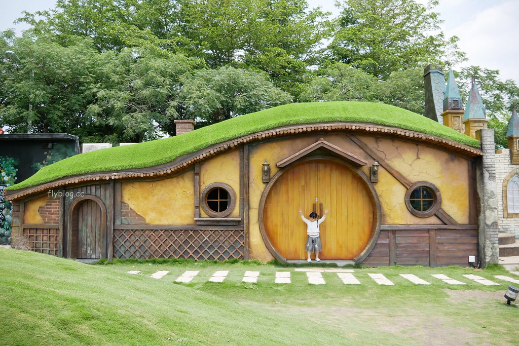 琉璃仙境｜員林超夯拍照景點琉璃仙境，魔戒哈比村、峇里島風餐廳、哥德式教堂、希臘式建築、沙坑大草皮 @飛天璇的口袋