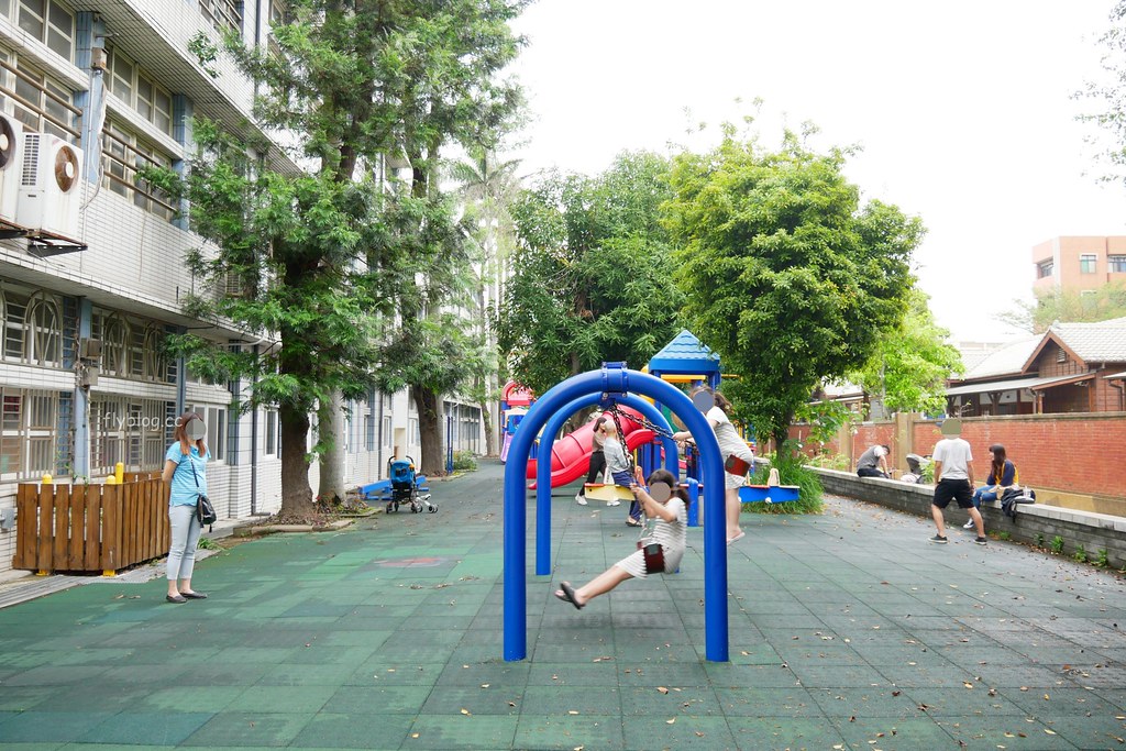 清水國小日式宿舍群｜欣賞和洋折衷建築之美，全台第一座校園古蹟，還有附設遊樂場可以遛小孩 @飛天璇的口袋