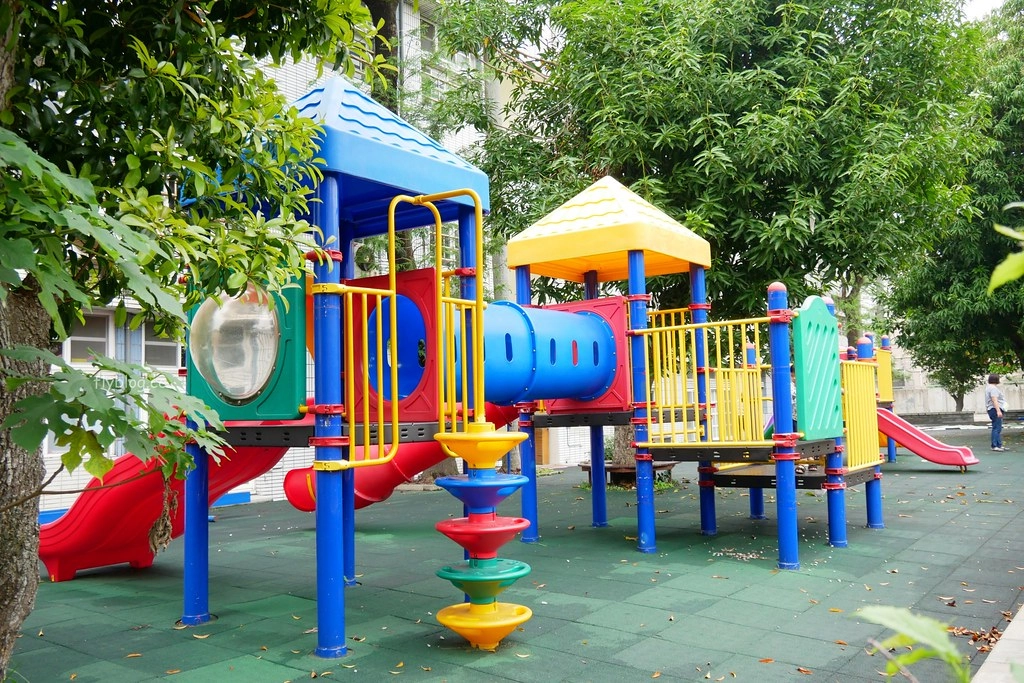 清水國小日式宿舍群｜欣賞和洋折衷建築之美，全台第一座校園古蹟，還有附設遊樂場可以遛小孩 @飛天璇的口袋