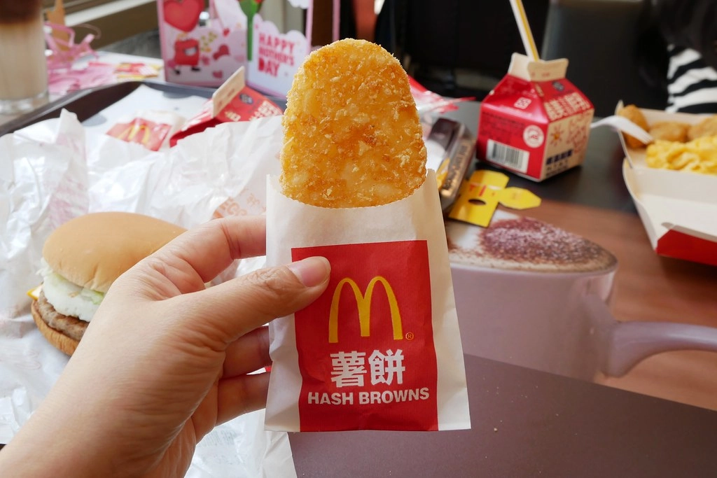 麥當勞．台中崇德二店：用鬆餅大早餐與孩子一起度過愜意美好的晨間時光，24小時營業不打烊還有得來速超方便 @飛天璇的口袋