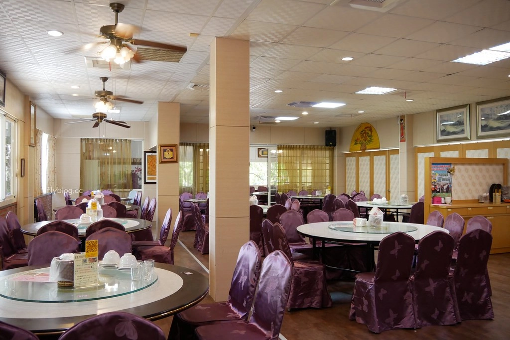 台中北屯｜龍莊烤乳豬庭園美食．大坑山區美食餐廳，臘味煲仔飯、烤乳豬、烤肥鵝、燒肥鵝合菜辦桌料理 @飛天璇的口袋